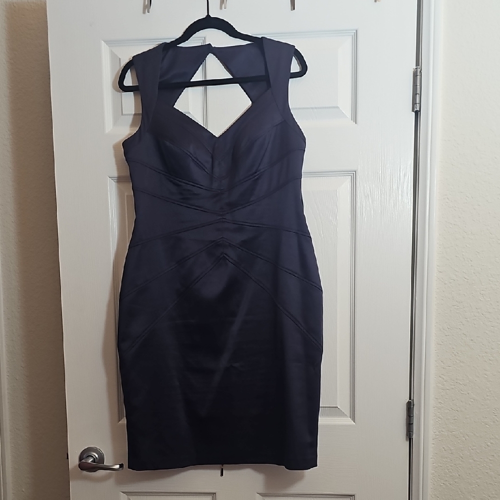 Sleek Sleeveless Sheath Dress in Navy